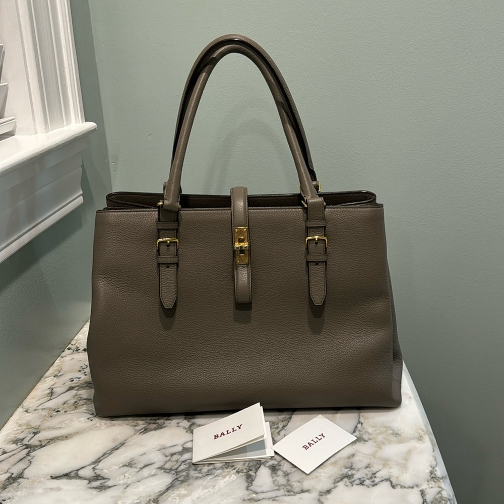 Beautiful EUC Bally bag/tote beige boom LG/05